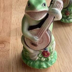 Green Ceramic Frog vintage shaker with Guitar - hand painted Japan